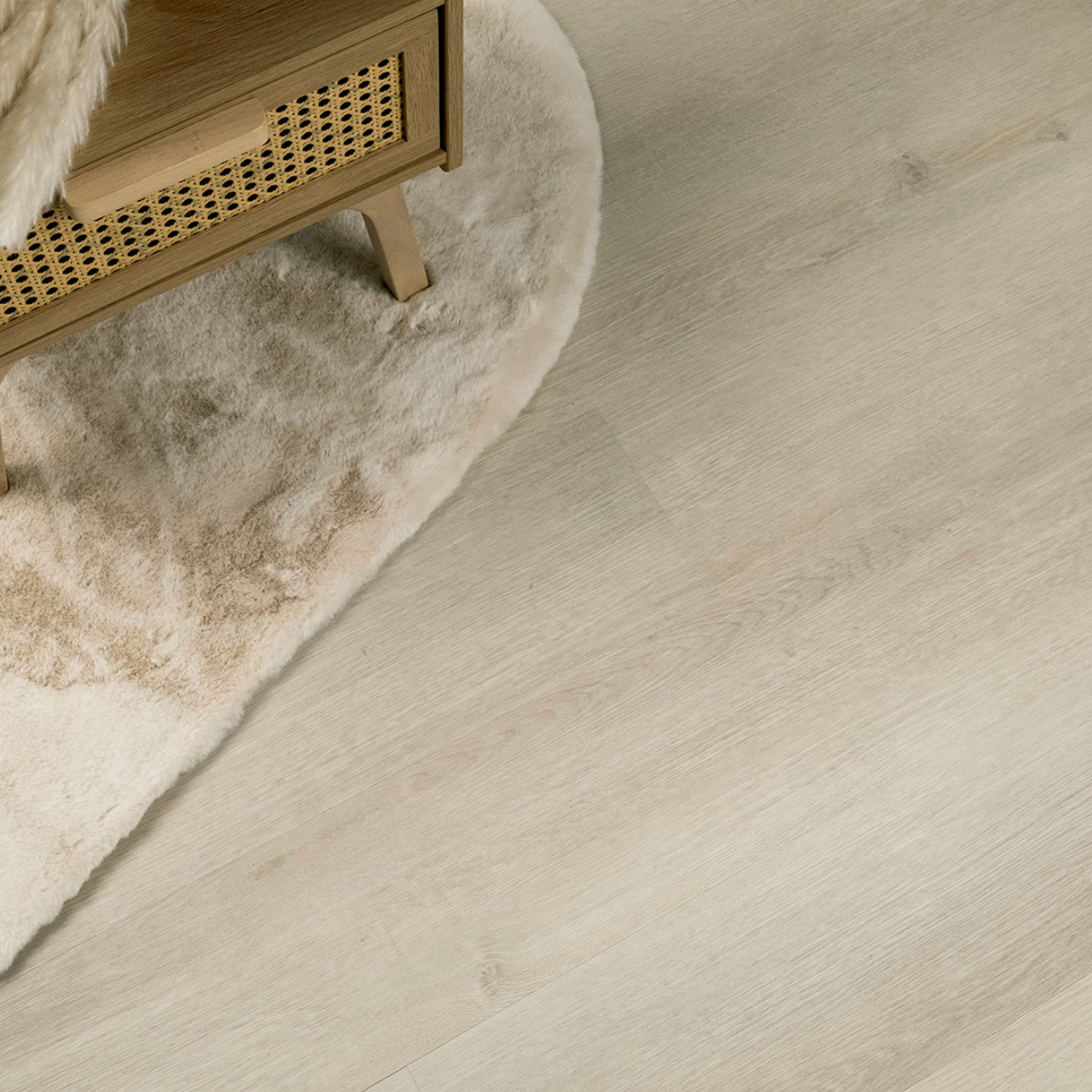 Honey Bella Oak Luxury Vinyl Plank