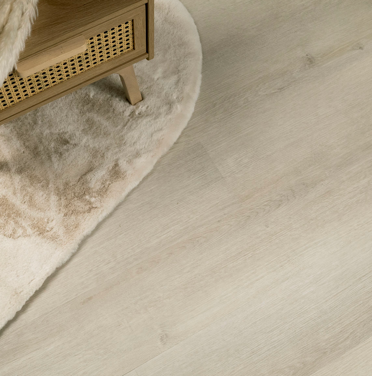 HONEY BELLA OAK Luxury Vinyl Plank